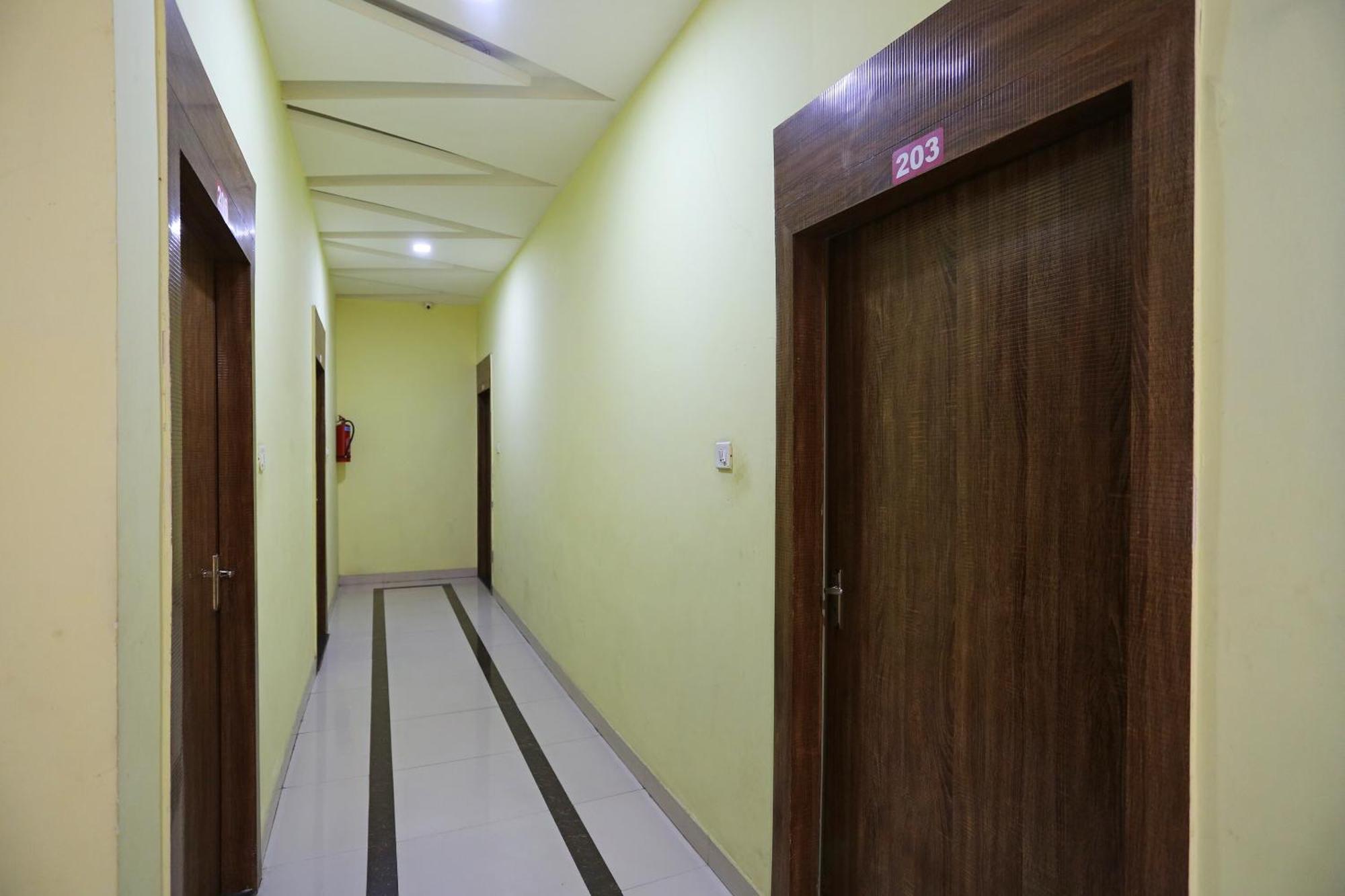 Collection O Hotel Pearl Rāipur Exterior foto